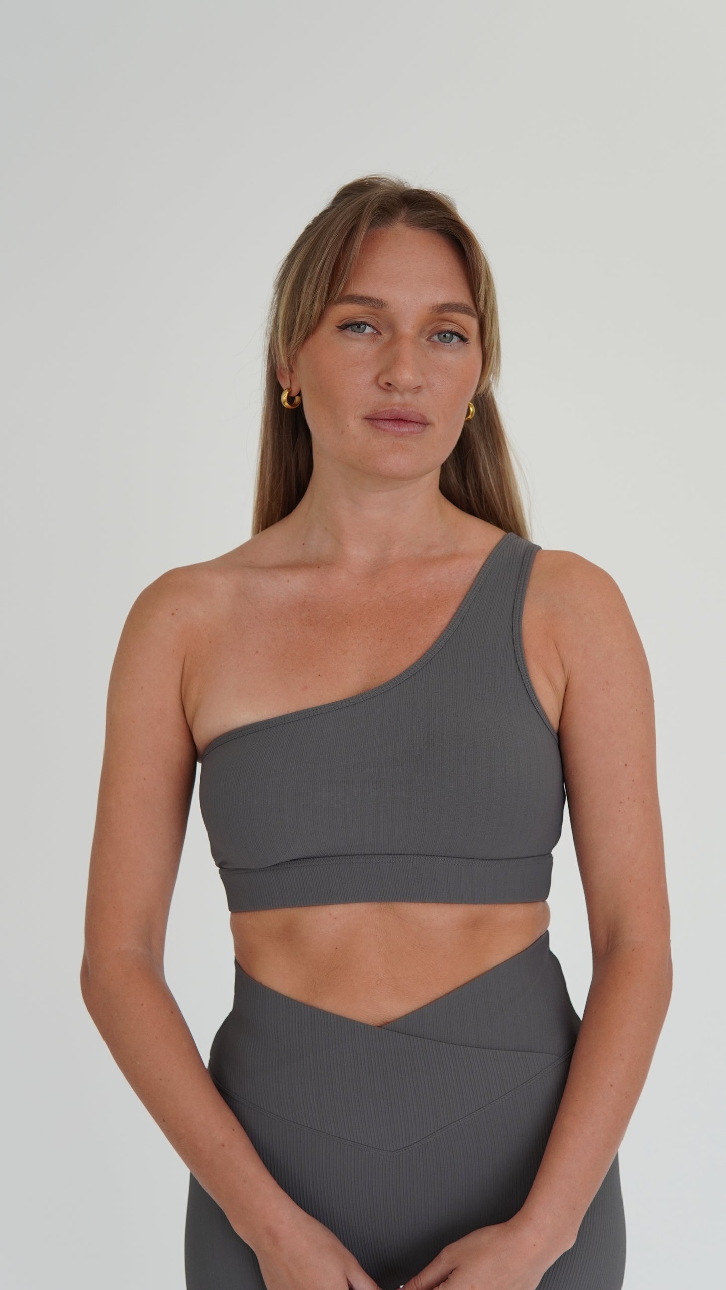 RISE ONE SHOULDER CROP - SLATE